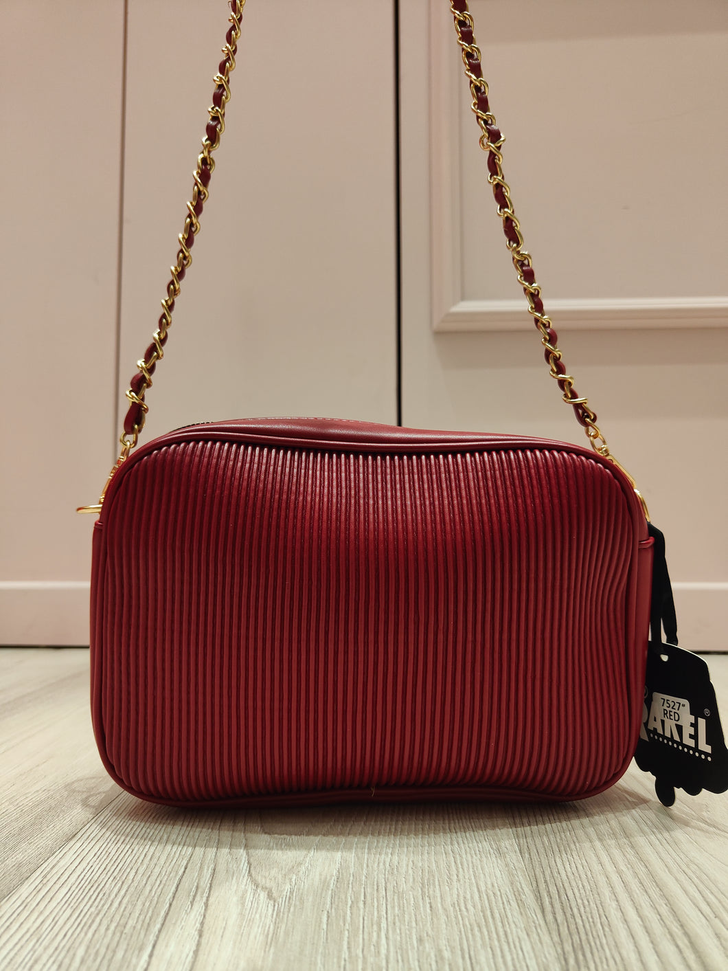 Borsa in pelle con dettagli oro
