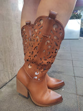 Load image into Gallery viewer, Camperos da donna di colore Cuoio con tacco comodo 7 cm
