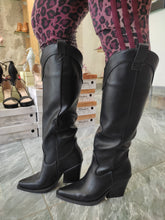Load image into Gallery viewer, Camperos con tacco alto da donna di colore nero
