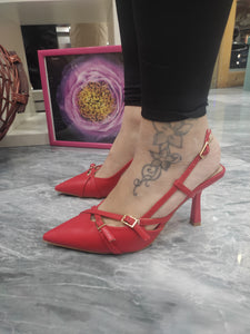 Chanel con cinturini di colore rosso