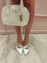 Load image into Gallery viewer, Chanel danna di colore bianco in vernice 
