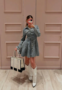 Denim Chic: L'Abito Corto Che Reinventa lo Stile!