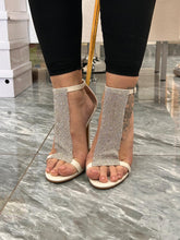 Carica l&#39;immagine nel visualizzatore di Gallery, Sandali con tacco alto a spillo di colore bianco Scarpe aperte da cerimonia con strass
