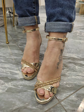Carica l&#39;immagine nel visualizzatore di Gallery, Sandali oro da donna eleganti per cerimonie con strass chic
