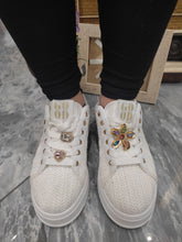 Load image into Gallery viewer, Scarpe da donna di colore bianco comode da passeggio
