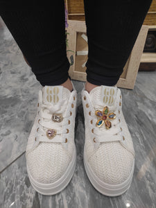 Scarpe da donna di colore bianco comode da passeggio