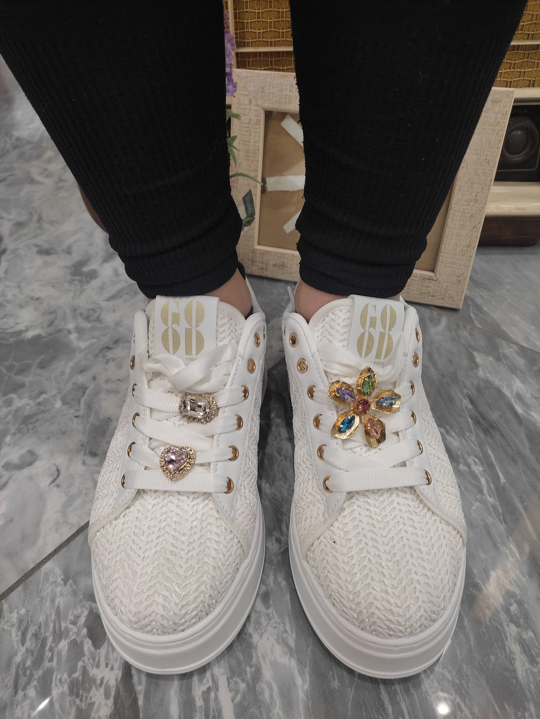 Scarpe da donna di colore bianco comode da passeggio