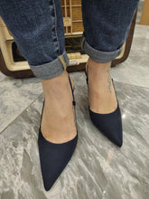 Carica l&#39;immagine nel visualizzatore di Gallery, Scarpe donna Modello Chanel di colore blu notte eleganti con tacco alto
