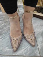 Carica l&#39;immagine nel visualizzatore di Gallery, Scarpe donna di colore Champagne con tacco a spillo e cinturino regolabile alla caviglia
