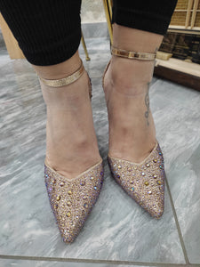 Scarpe donna di colore Champagne con tacco a spillo e cinturino regolabile alla caviglia