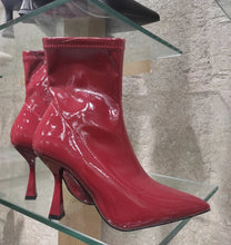 Load image into Gallery viewer, Scarpe donna con tacco alto di colore bordò in vernice
