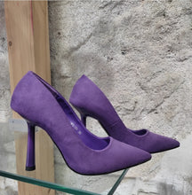Carica l&#39;immagine nel visualizzatore di Gallery, Scarpe donna di colore lilla con tacco a spillo Modello Decoltè in camoscio
