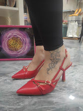 Load image into Gallery viewer, Scarpe donna chanel di colore rosso

