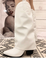 Load image into Gallery viewer, STIVALI DA DONNA DI COLORE BIANCO MODELLO Givenchy CON TACCO ALTO
